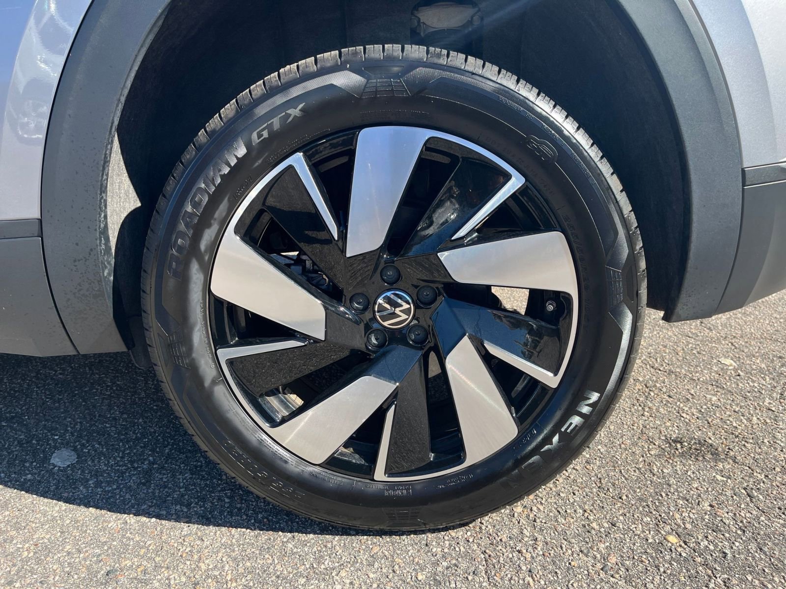 Used 2025 Volkswagen Atlas Cross Sport SE image 24