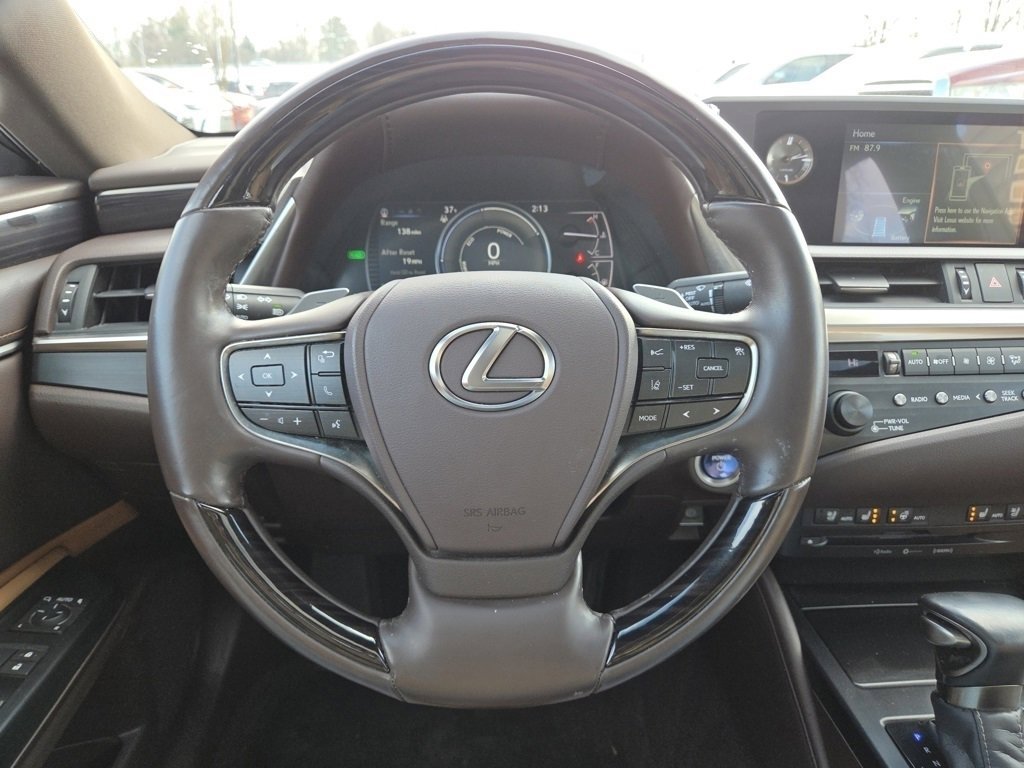 Used 2020 Lexus ES 300h w/ Premium Package image 35