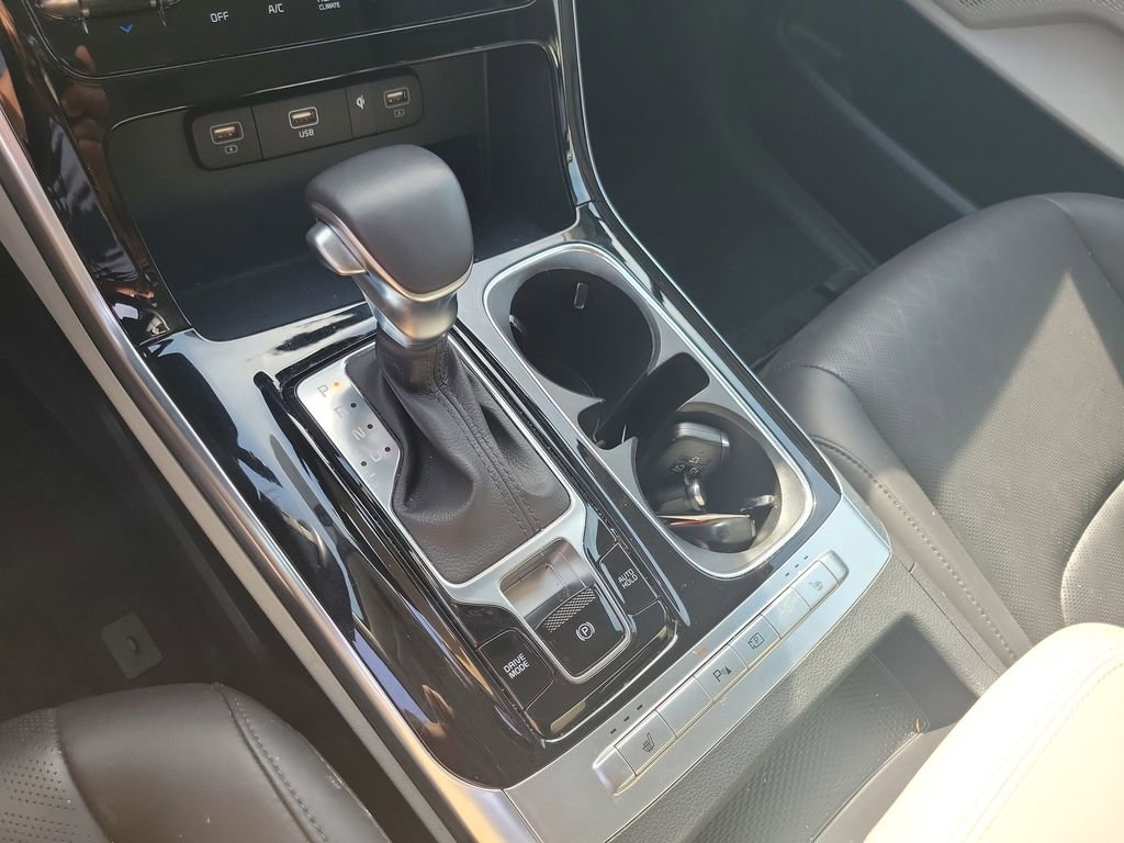 Used 2024 Kia Carnival EX FWD image 21
