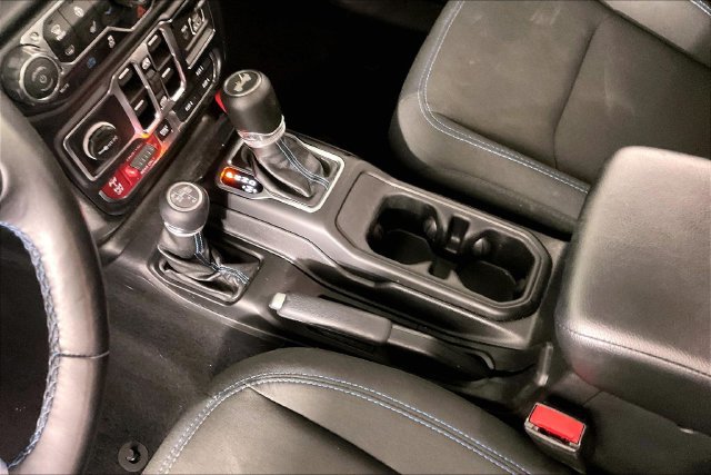 Used 2023 Jeep Wrangler Unlimited Rubicon 4xe w/ Cold Weather Group AWD/4WD image 17