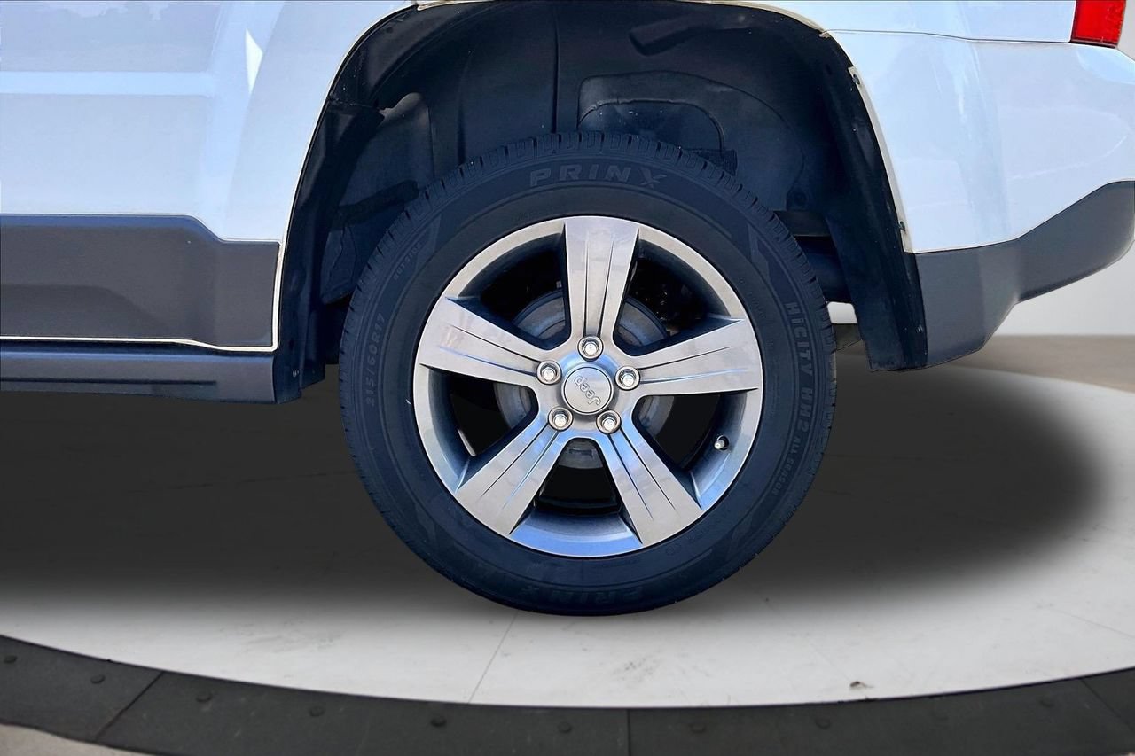 Used 2015 Jeep Patriot High Altitude FWD image 32