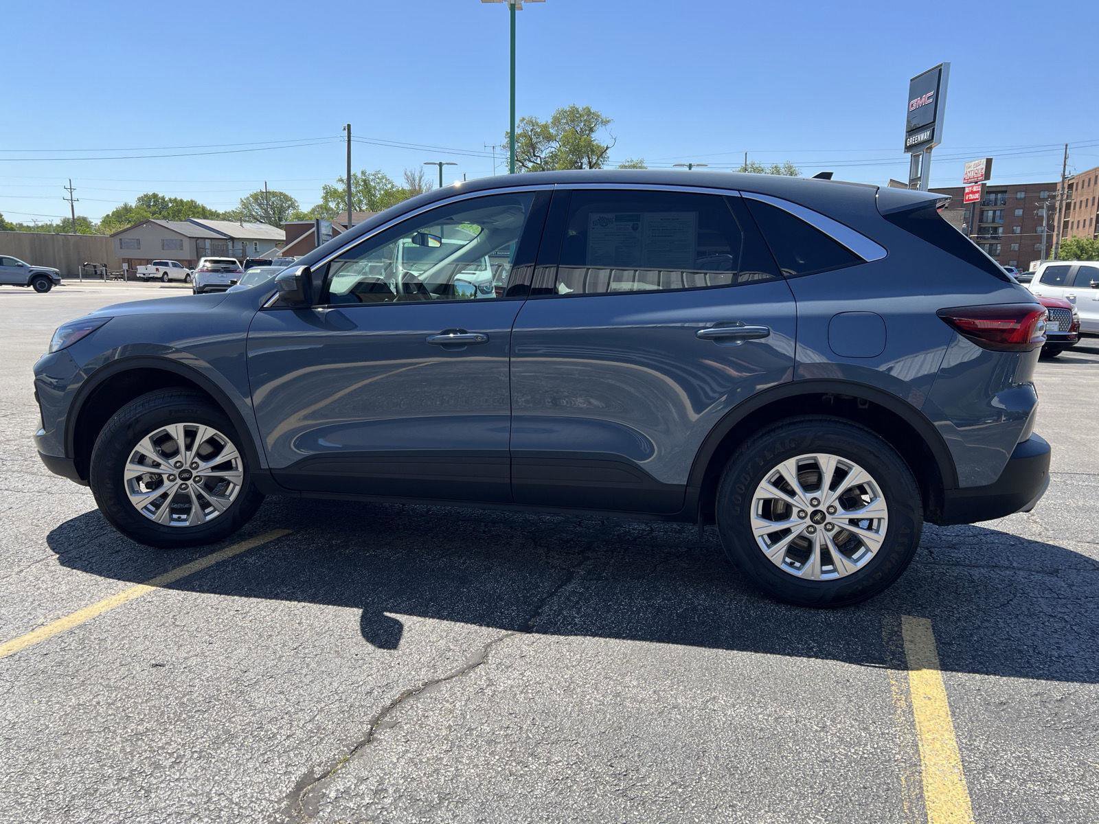 Used 2023 Ford Escape Active w/ Tech Pack #2 AWD/4WD image 9