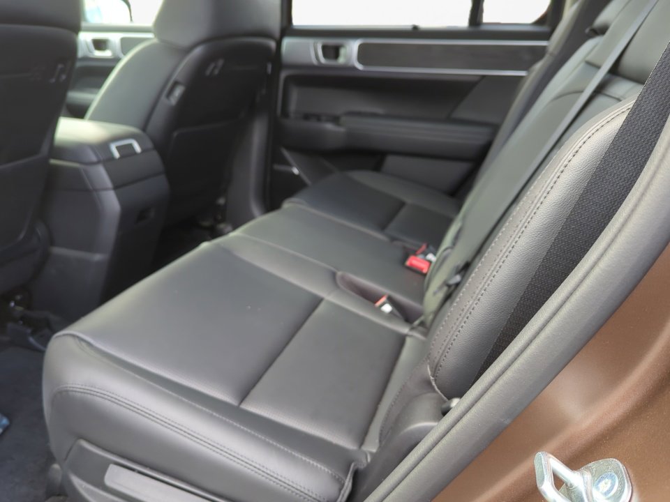 Used 2025 Hyundai Santa Fe Limited image 16