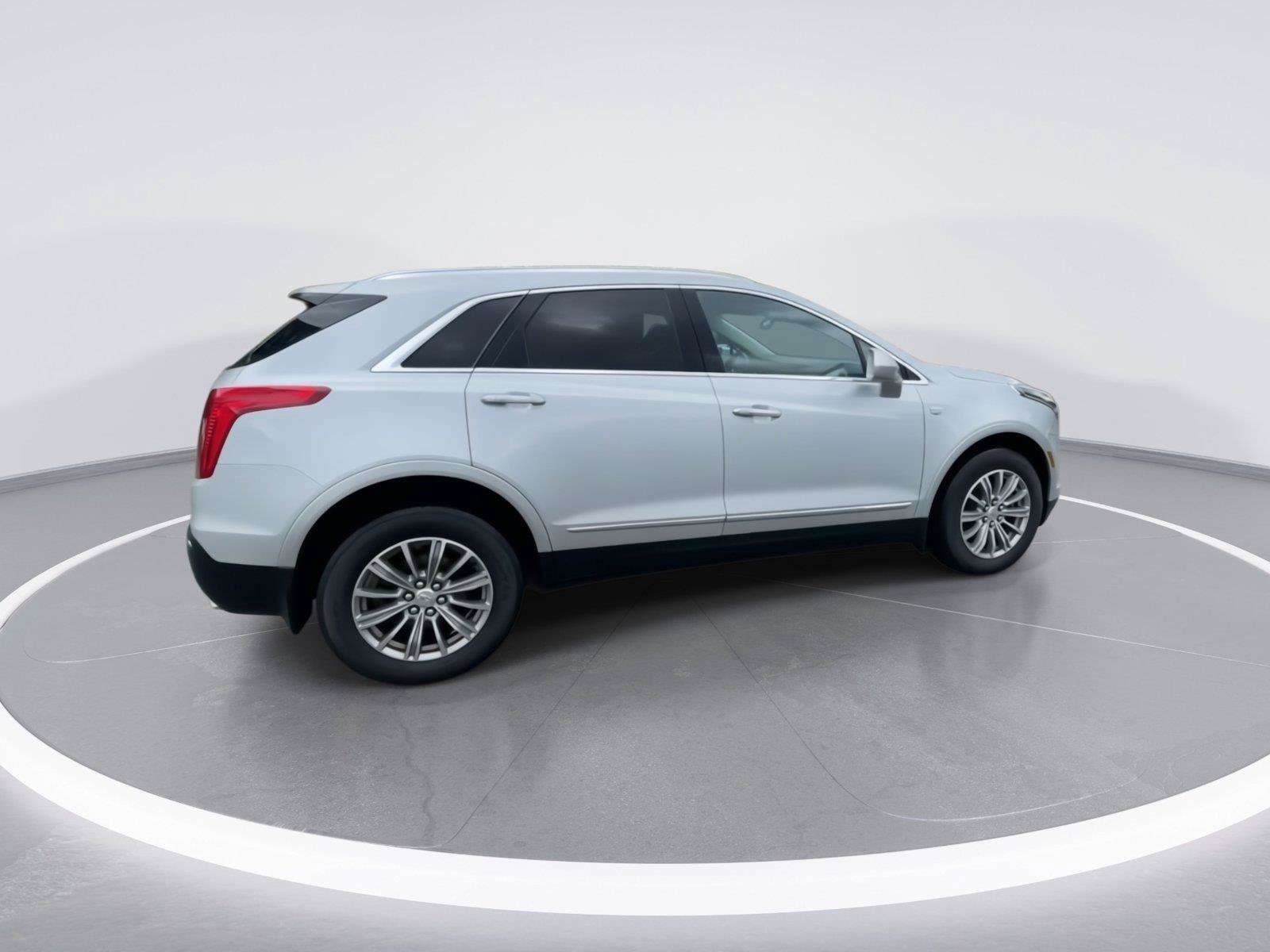 Used 2017 Cadillac XT5 Luxury w/ Driver Awareness Package AWD/4WD image 8