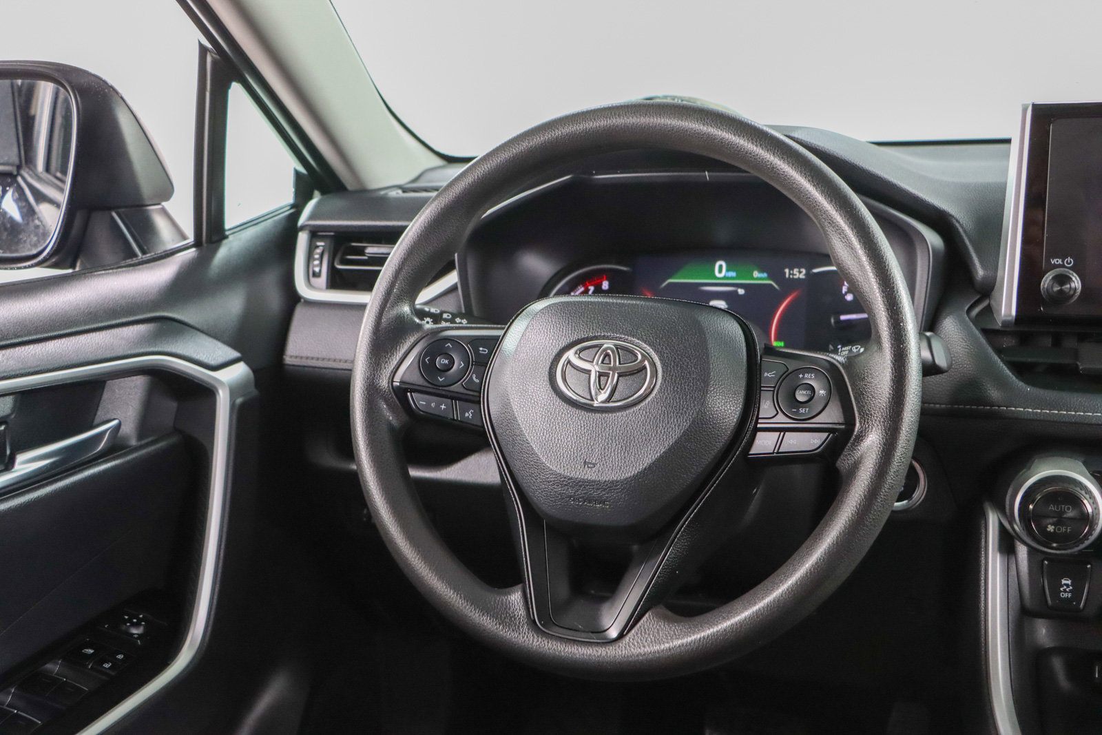 Used 2024 Toyota RAV4 XLE FWD image 12