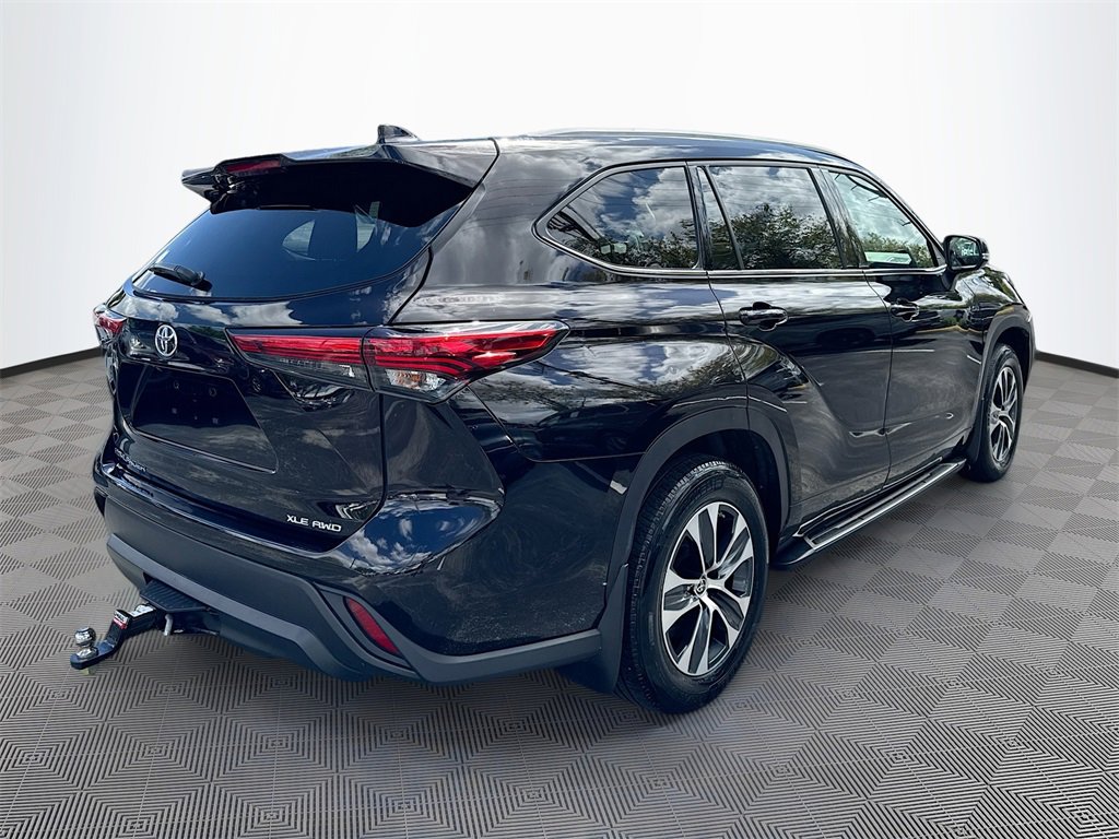Used 2022 Toyota Highlander XLE image 5