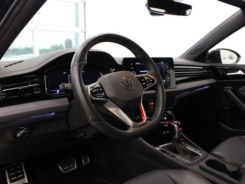 Used 2025 Volkswagen Jetta GLI Autobahn FWD image 12