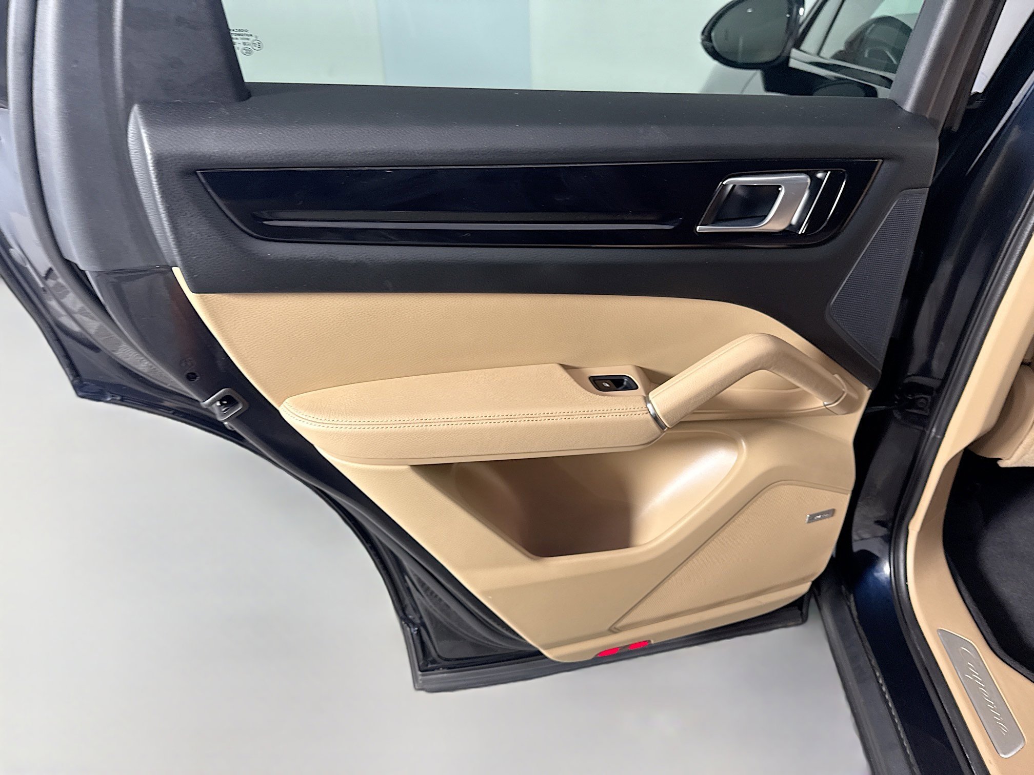 Used 2021 Porsche Cayenne image 25