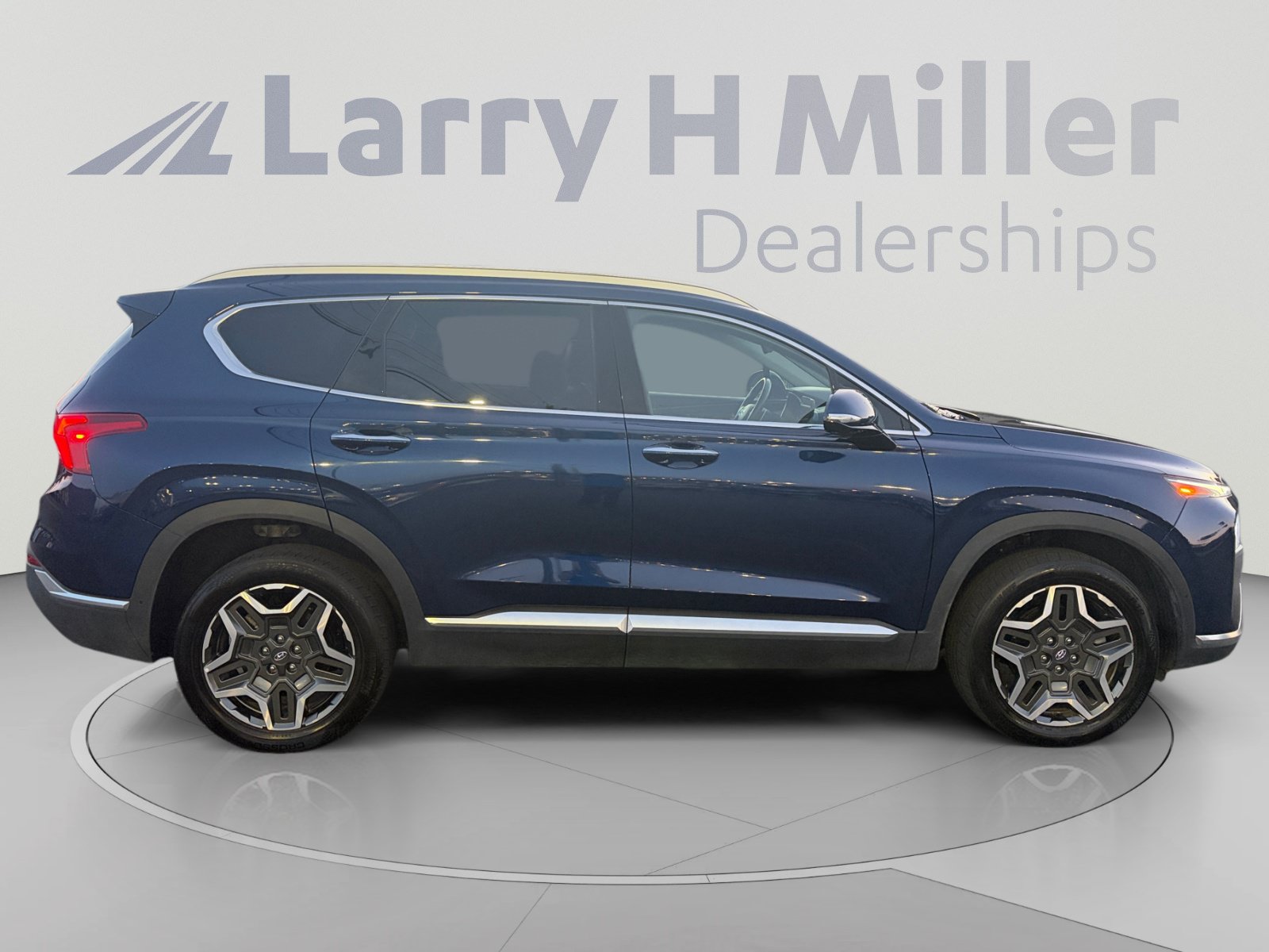 Used 2023 Hyundai Santa Fe Limited AWD/4WD image 6