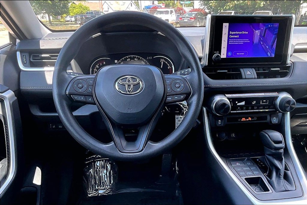 Used 2024 Toyota RAV4 LE AWD/4WD image 7
