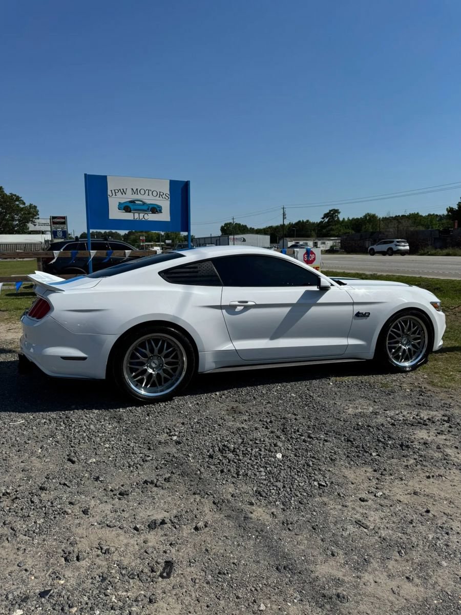 Used 2016 Ford Mustang GT RWD image 10
