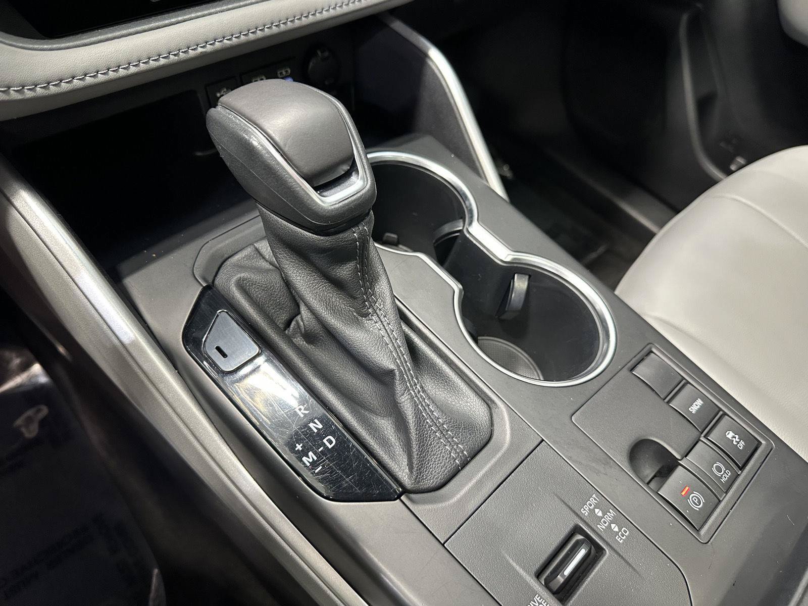 Used 2023 Toyota Highlander XLE FWD image 23