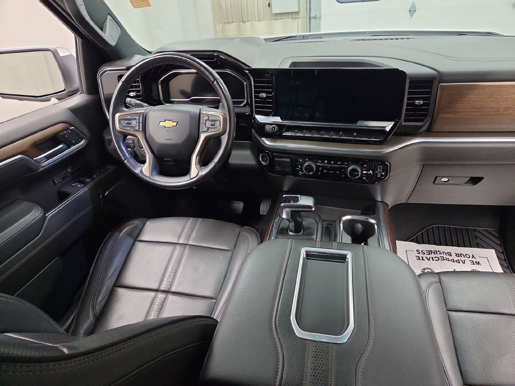 Used 2022 Chevrolet Silverado 1500 High Country w/ Technology Package AWD/4WD image 13