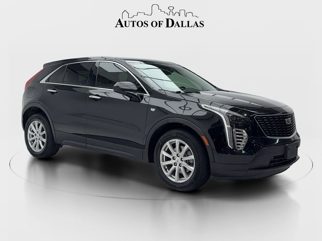 Used 2022 Cadillac XT4 Luxury w/ Cold Weather Package image 2