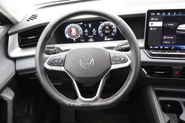 Used 2025 Volkswagen Tiguan SE w/ Panoramic Sunroof Package image 22