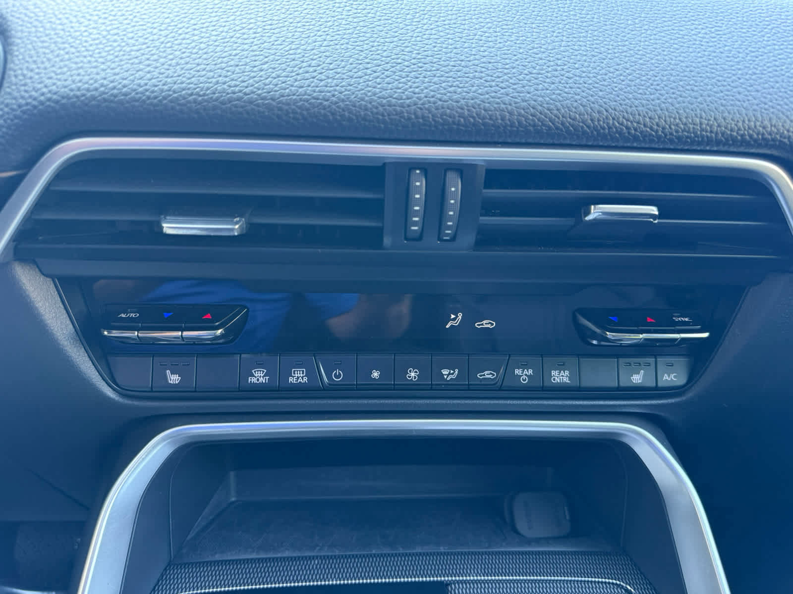 Used 2024 MAZDA CX-90 Plug-In Hybrid w/ Preferred AWD/4WD image 16