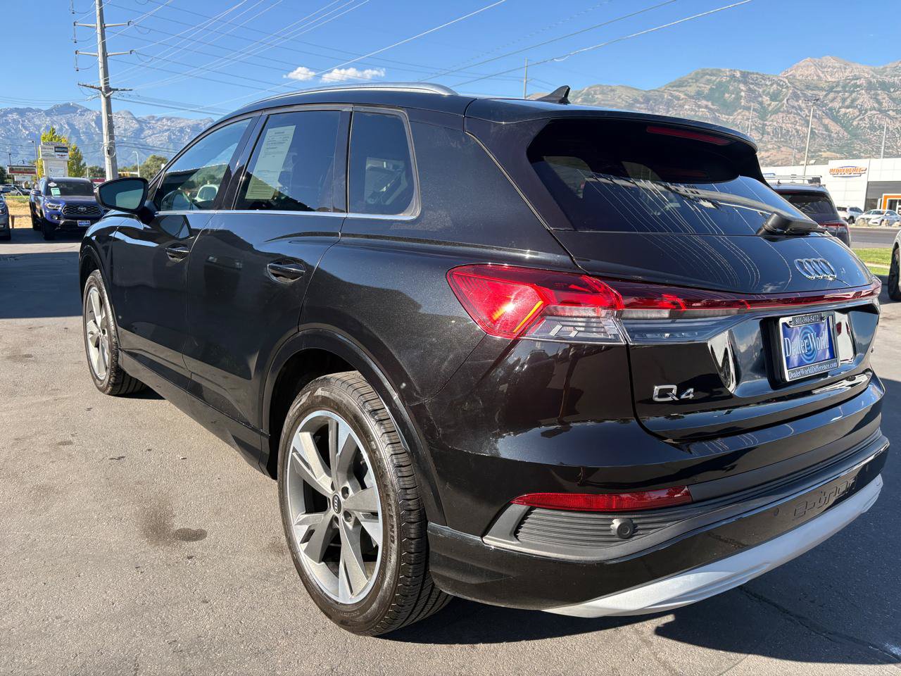 Used 2022 Audi Q4 e-tron quattro Premium Plus w/ Premium Plus AWD/4WD image 7