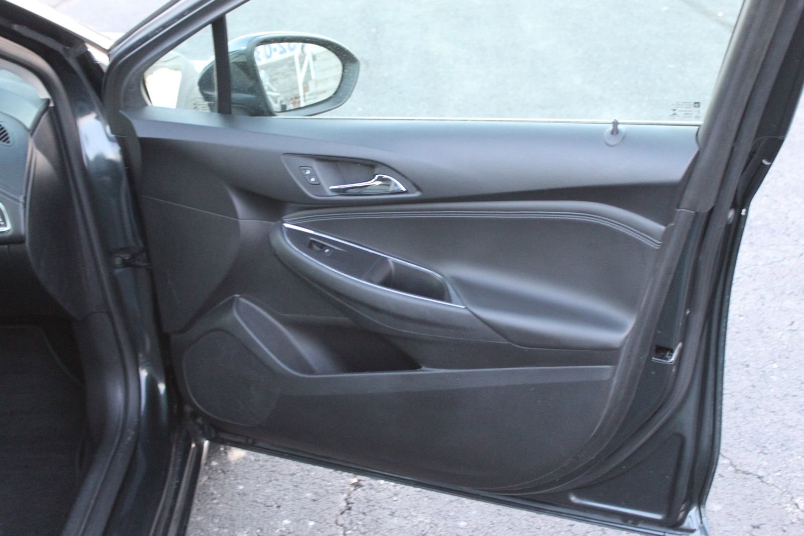 Used 2017 Chevrolet Cruze Premier image 10