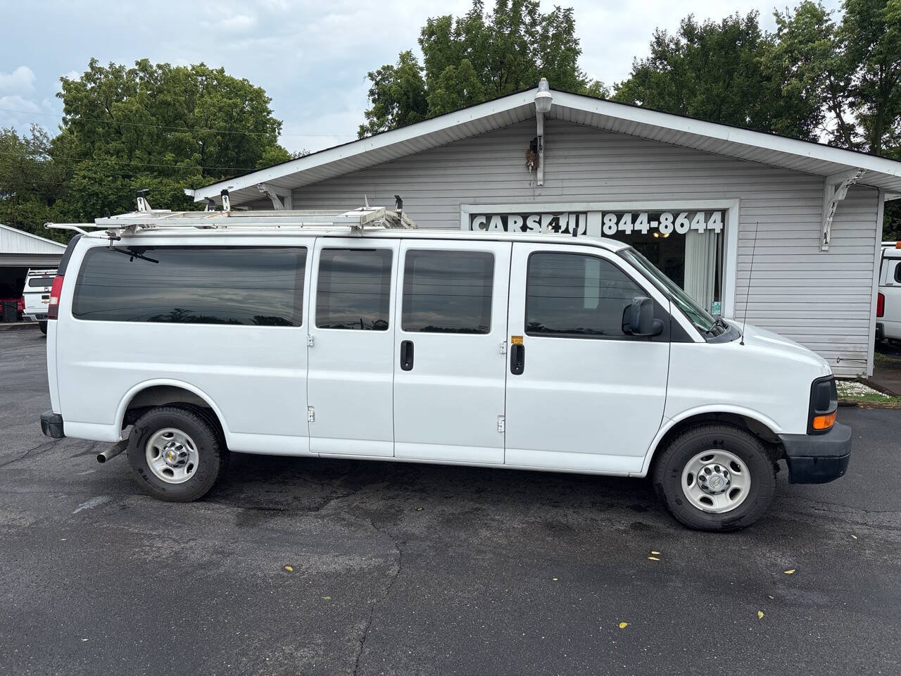Used 2014 Chevrolet Express 3500 Extended RWD image 2