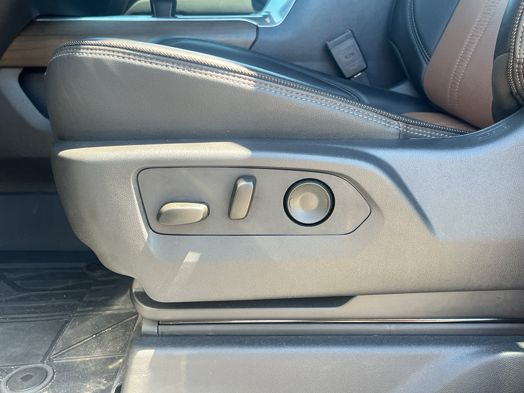 Used 2025 Chevrolet Silverado 1500 High Country AWD/4WD image 15