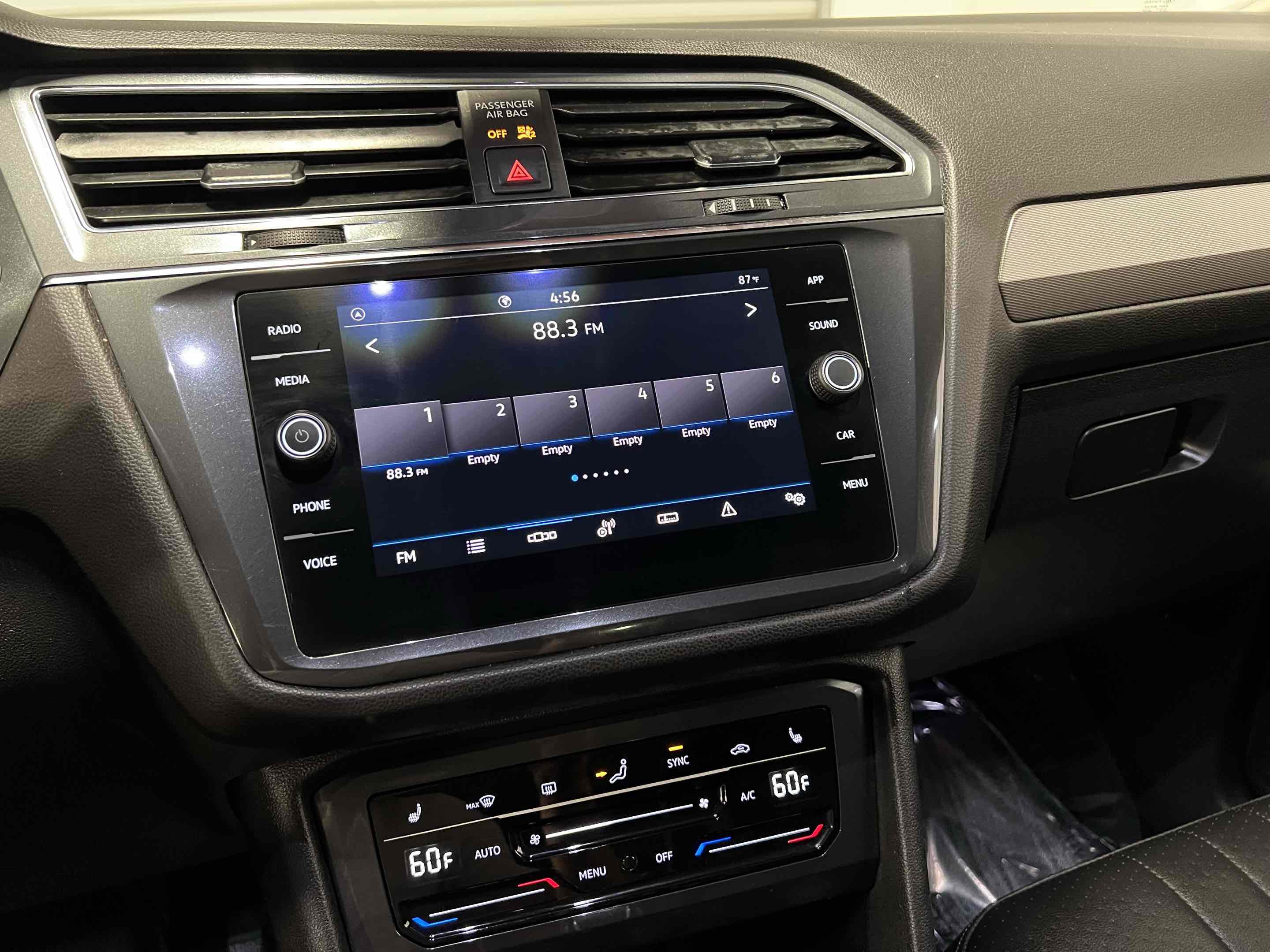 Used 2022 Volkswagen Tiguan SE image 41