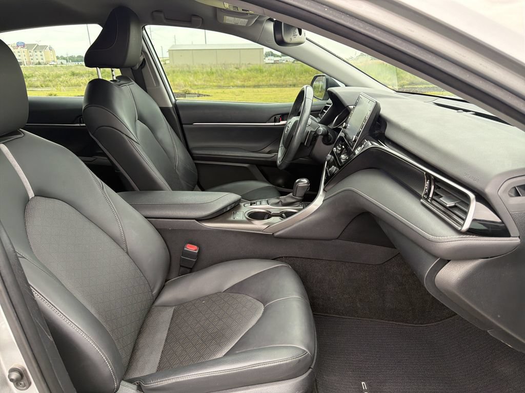 Used 2022 Toyota Camry XSE FWD image 14