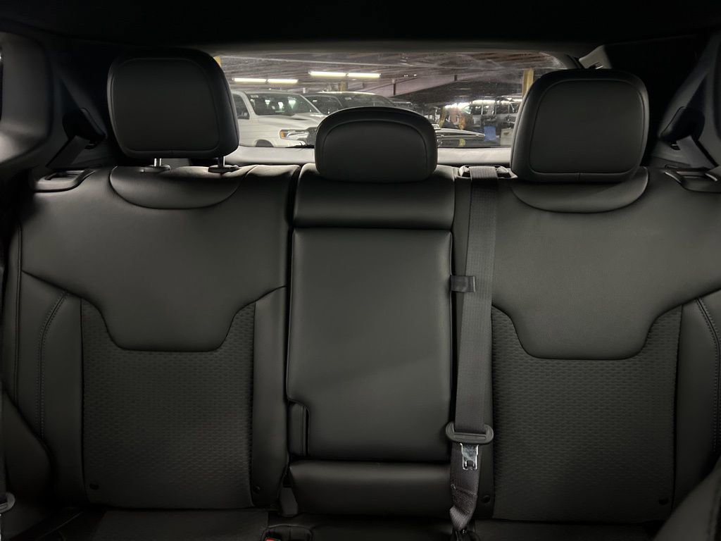 Used 2025 Jeep Compass Latitude image 25