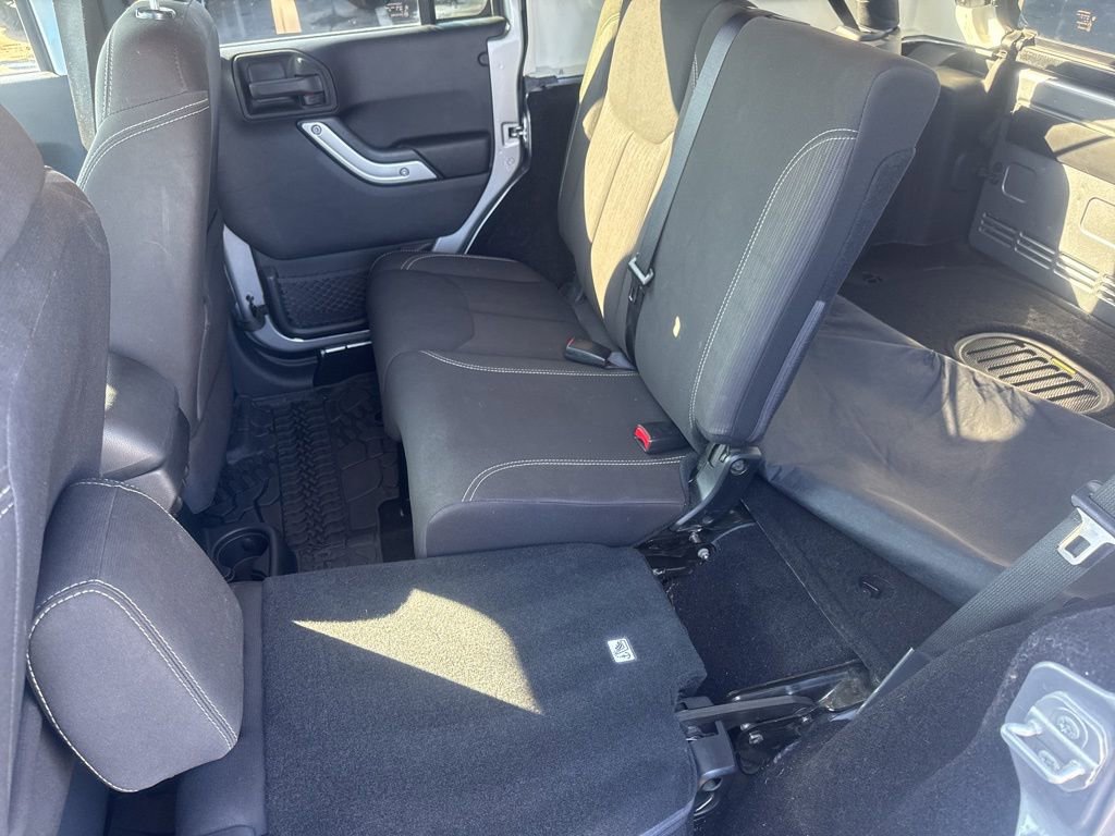 Used 2016 Jeep Wrangler Unlimited Sahara image 38