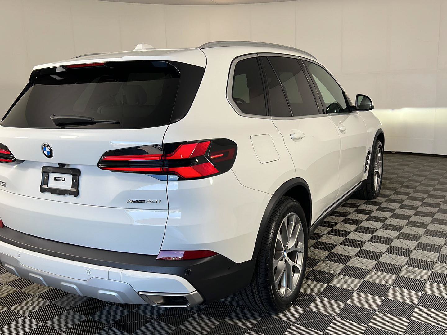 Used 2024 BMW X5 xDrive40i AWD/4WD image 5