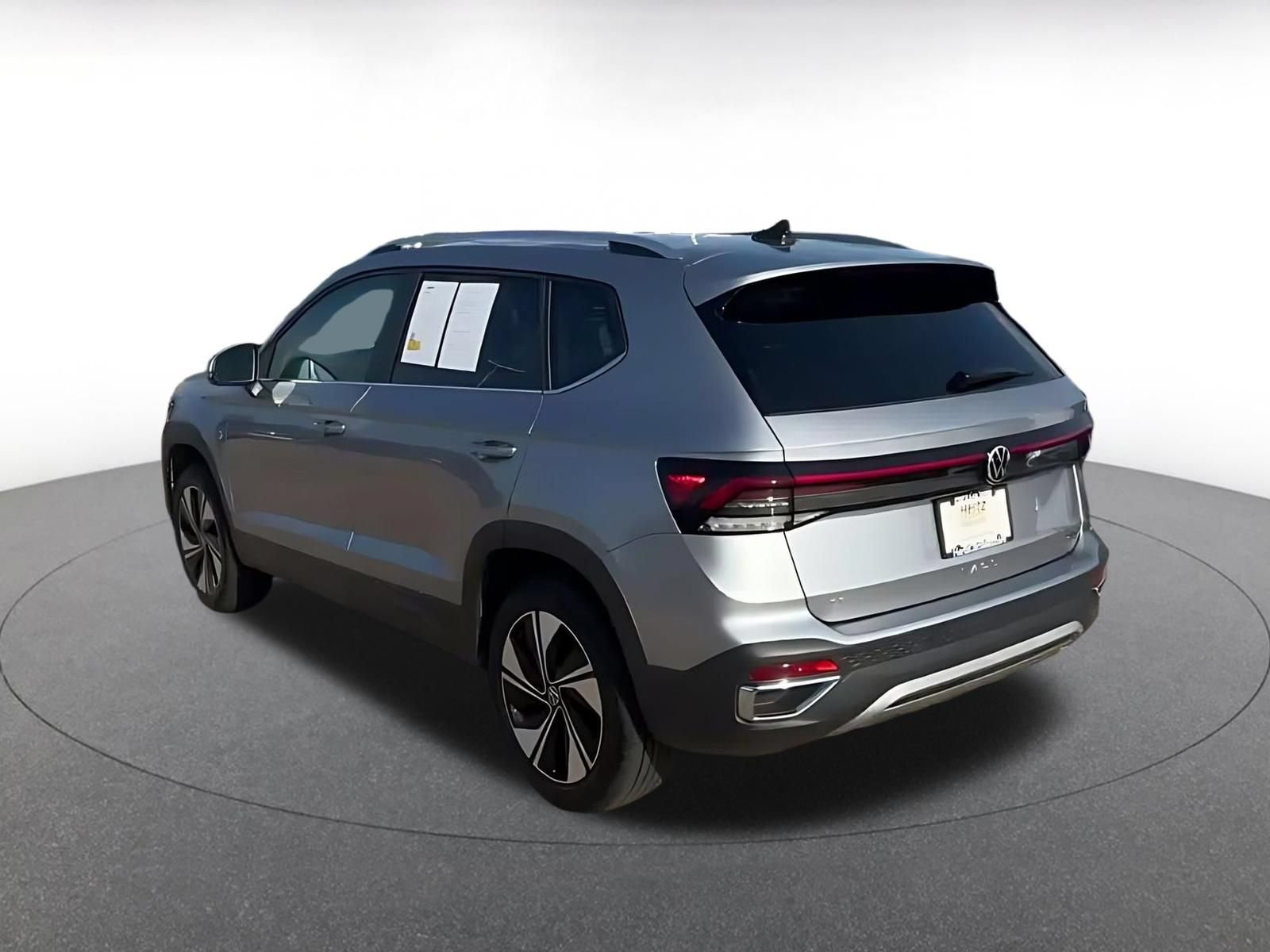 Used 2026 Volkswagen Taos SE AWD/4WD image 10