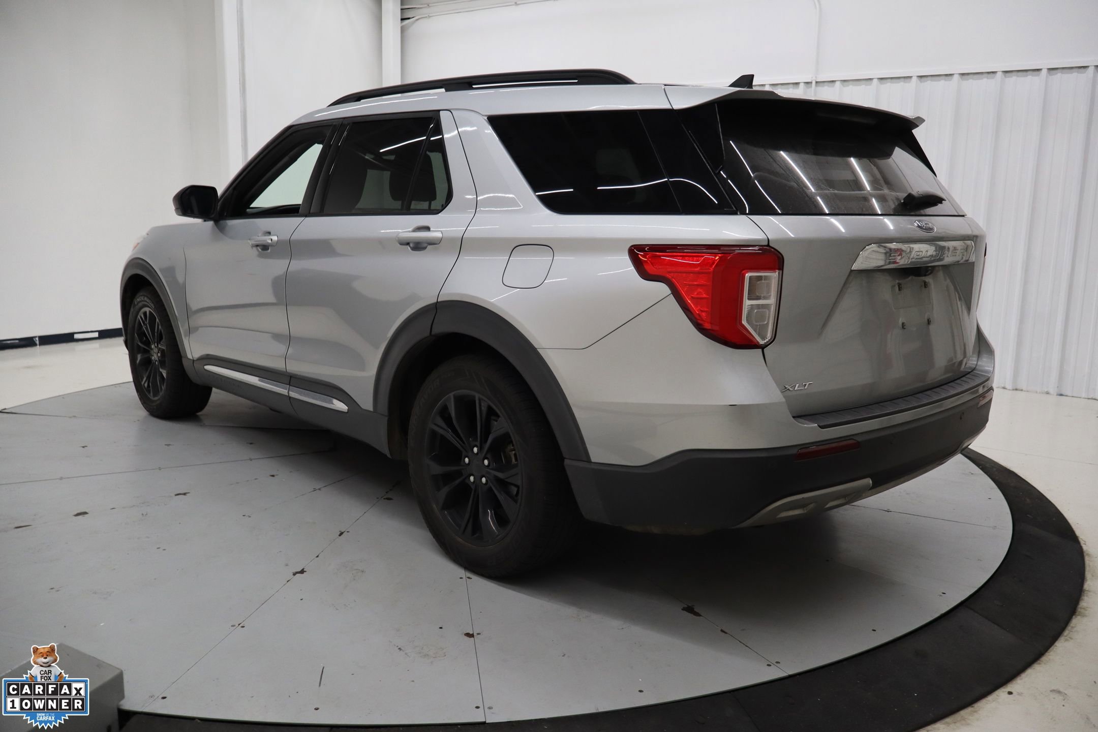 Used 2021 Ford Explorer XLT w/ Equipment Group 202A image 8