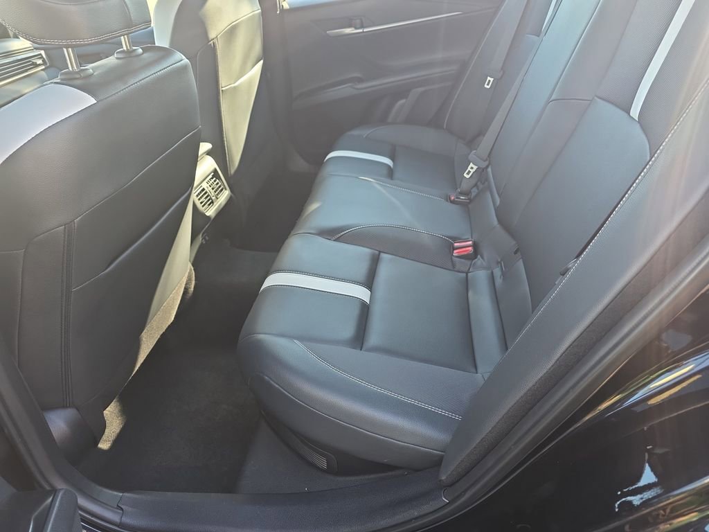 Used 2025 Toyota Camry SE image 13
