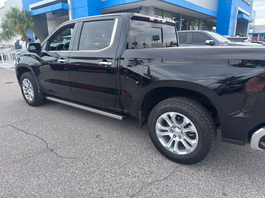 Used 2025 Chevrolet Silverado 1500 LTZ w/ LTZ Premium Package AWD/4WD image 9