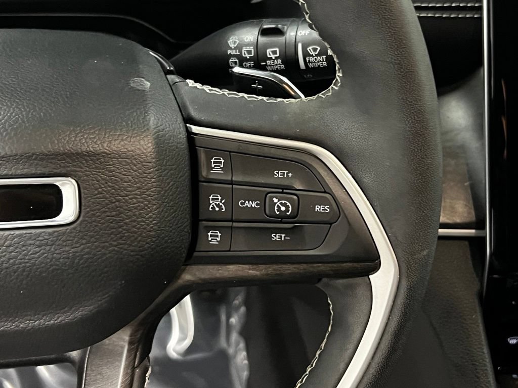 Used 2023 Jeep Grand Cherokee Limited AWD/4WD image 15
