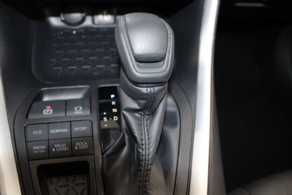 Used 2025 Toyota RAV4 XLE AWD/4WD image 35