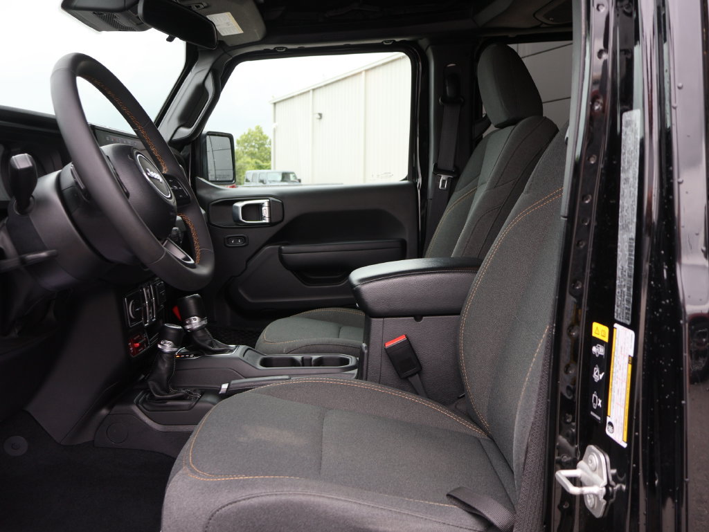 Used 2024 Jeep Wrangler Unlimited AWD/4WD image 22
