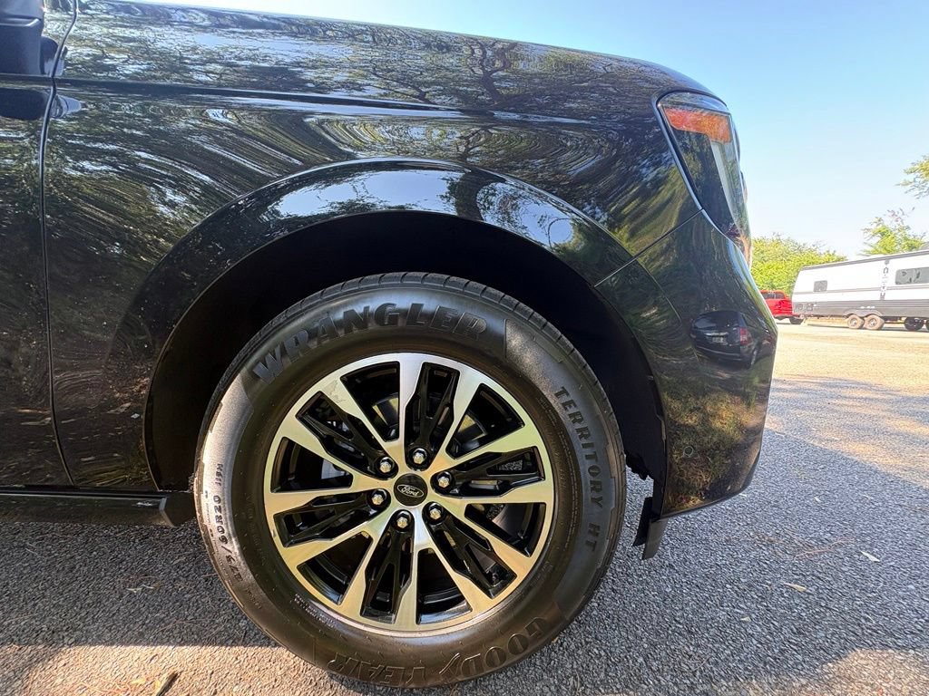 Used 2025 Ford Expedition Platinum AWD/4WD image 18
