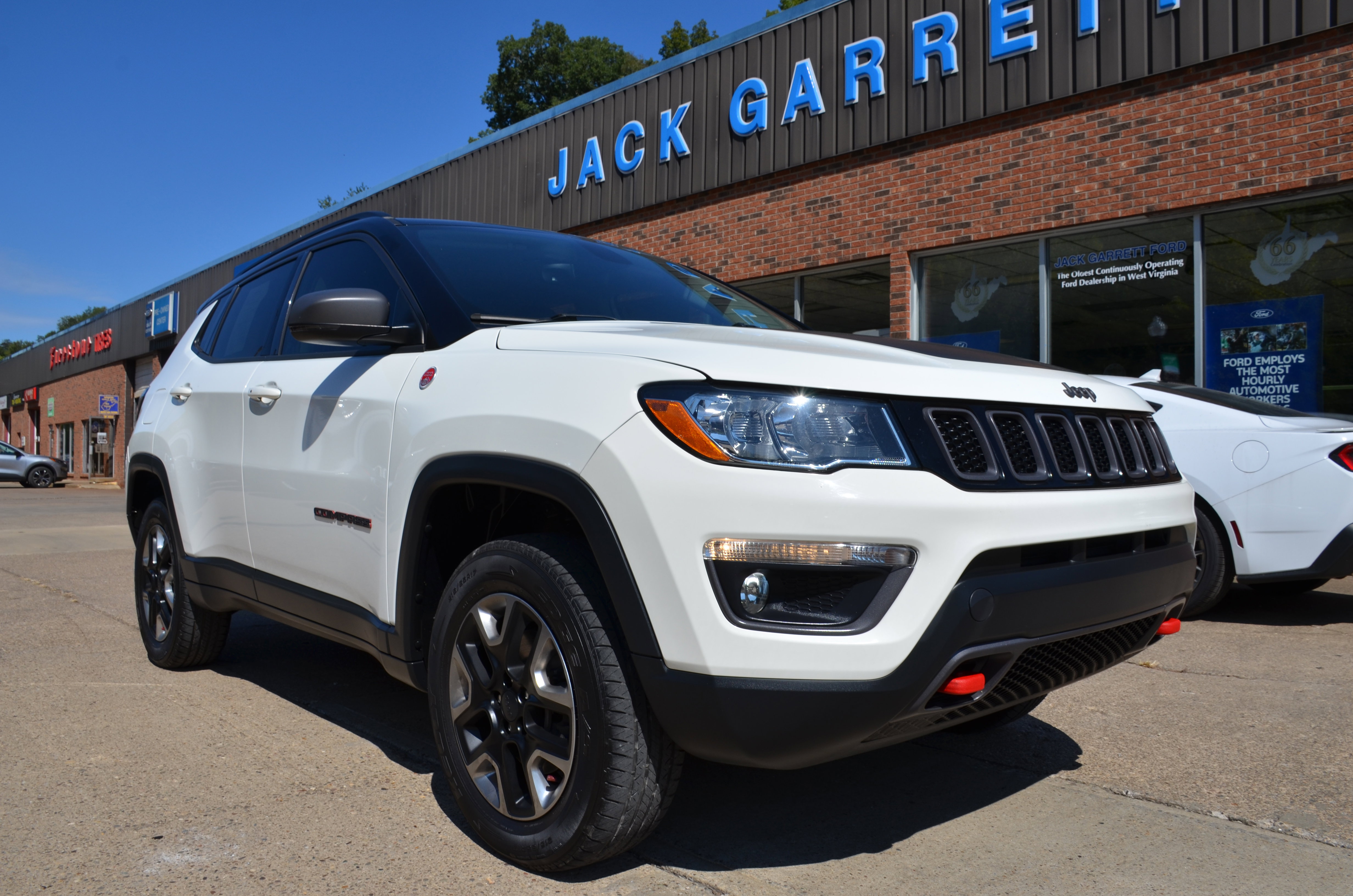 Used 2018 Jeep Compass Trailhawk w/ Navigation Group image 1