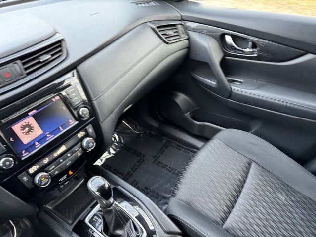 Used 2018 Nissan Rogue SV image 22