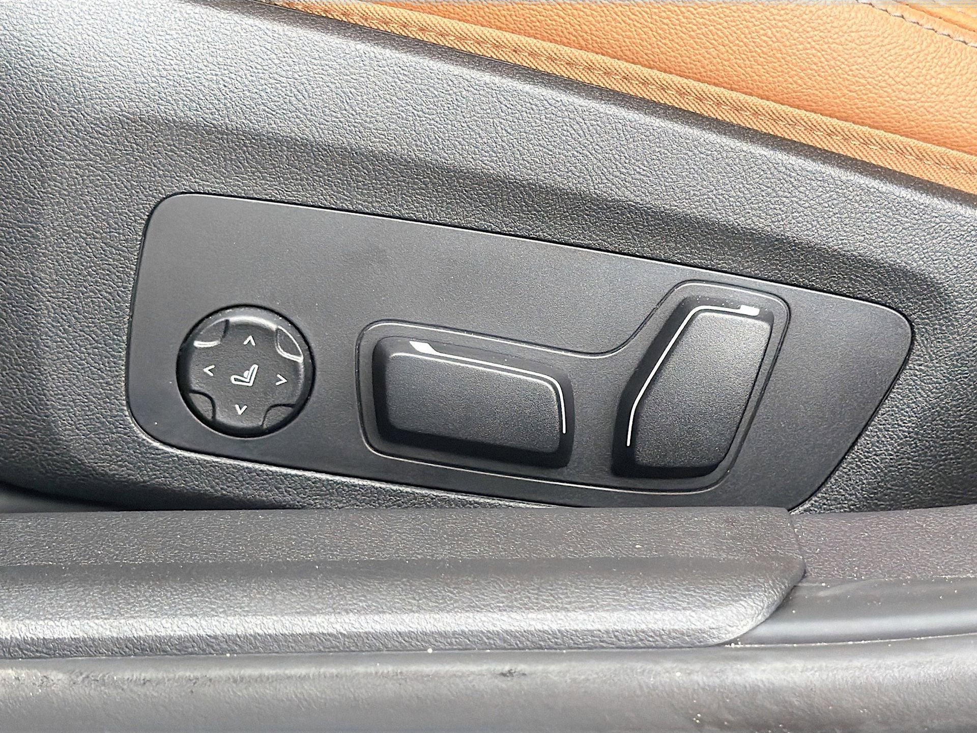 New 2025 BMW 330i xDrive Sedan w/ Convenience Package image 23