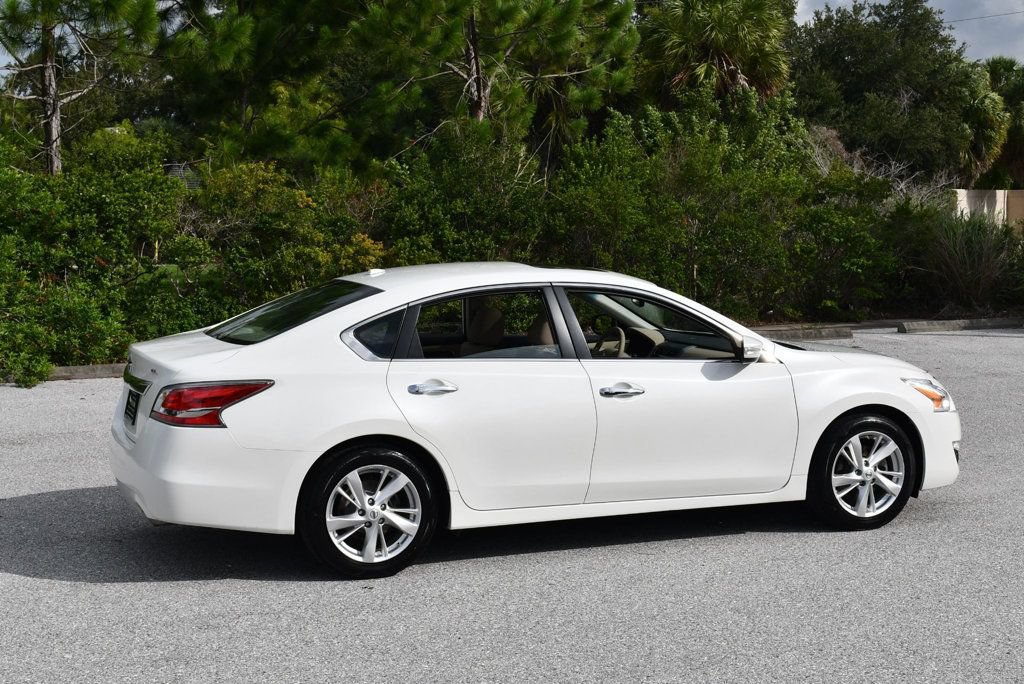 Used 2015 Nissan Altima 2.5 SL w/ Moonroof Package FWD image 6