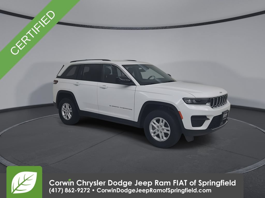 Used 2023 Jeep Grand Cherokee Laredo AWD/4WD image 3
