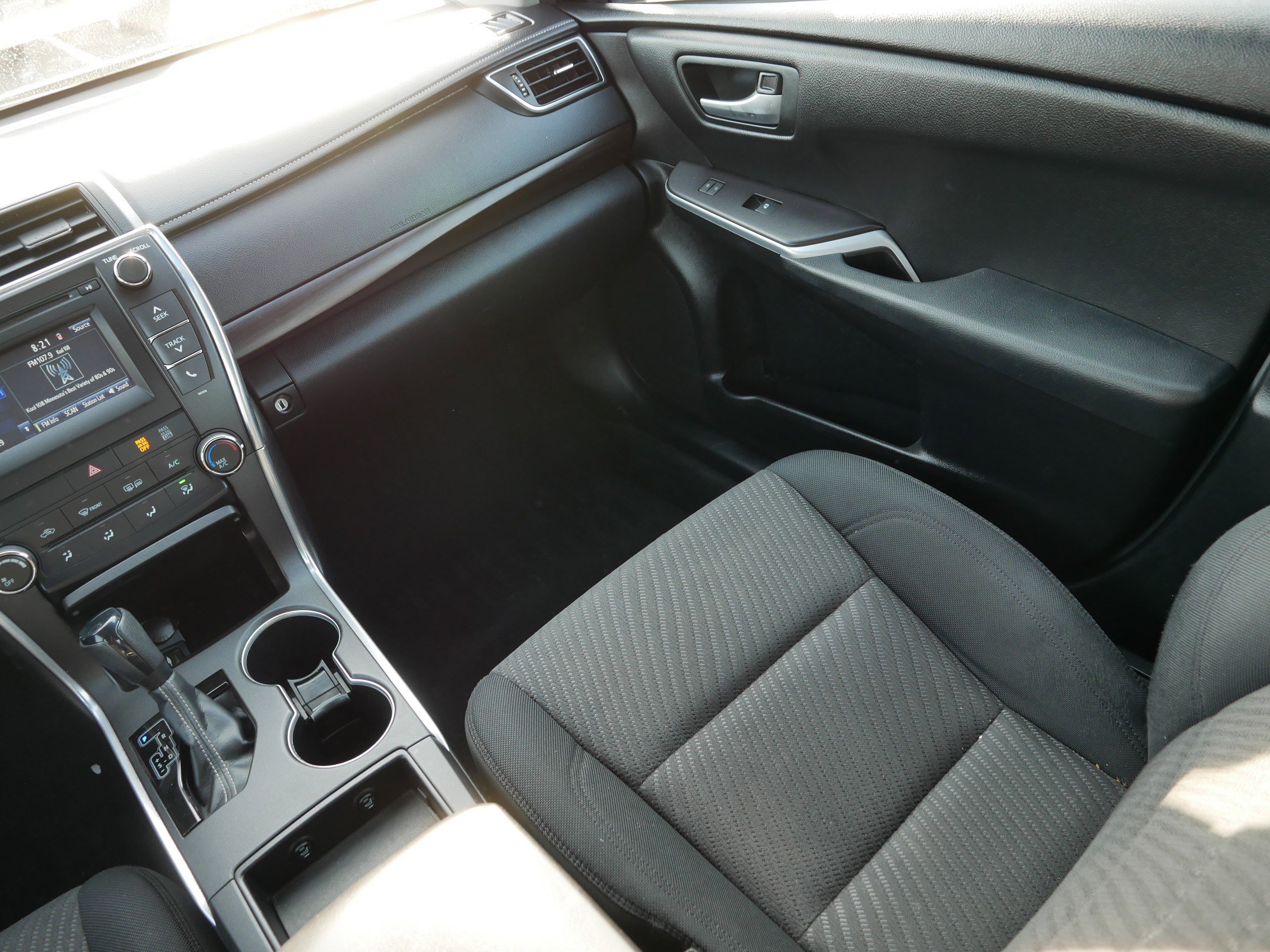 Used 2015 Toyota Camry LE image 11