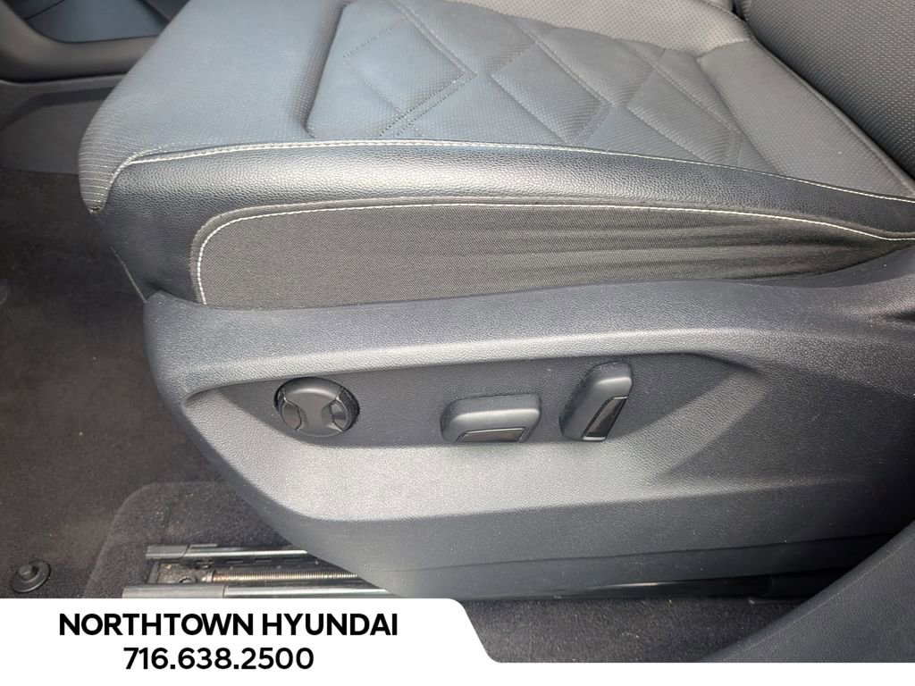 Used 2025 Volkswagen Atlas SE image 32