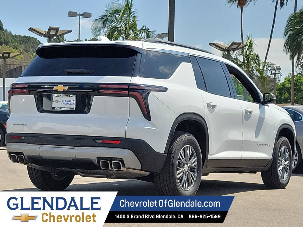 Used 2026 Chevrolet Traverse LT FWD image 3