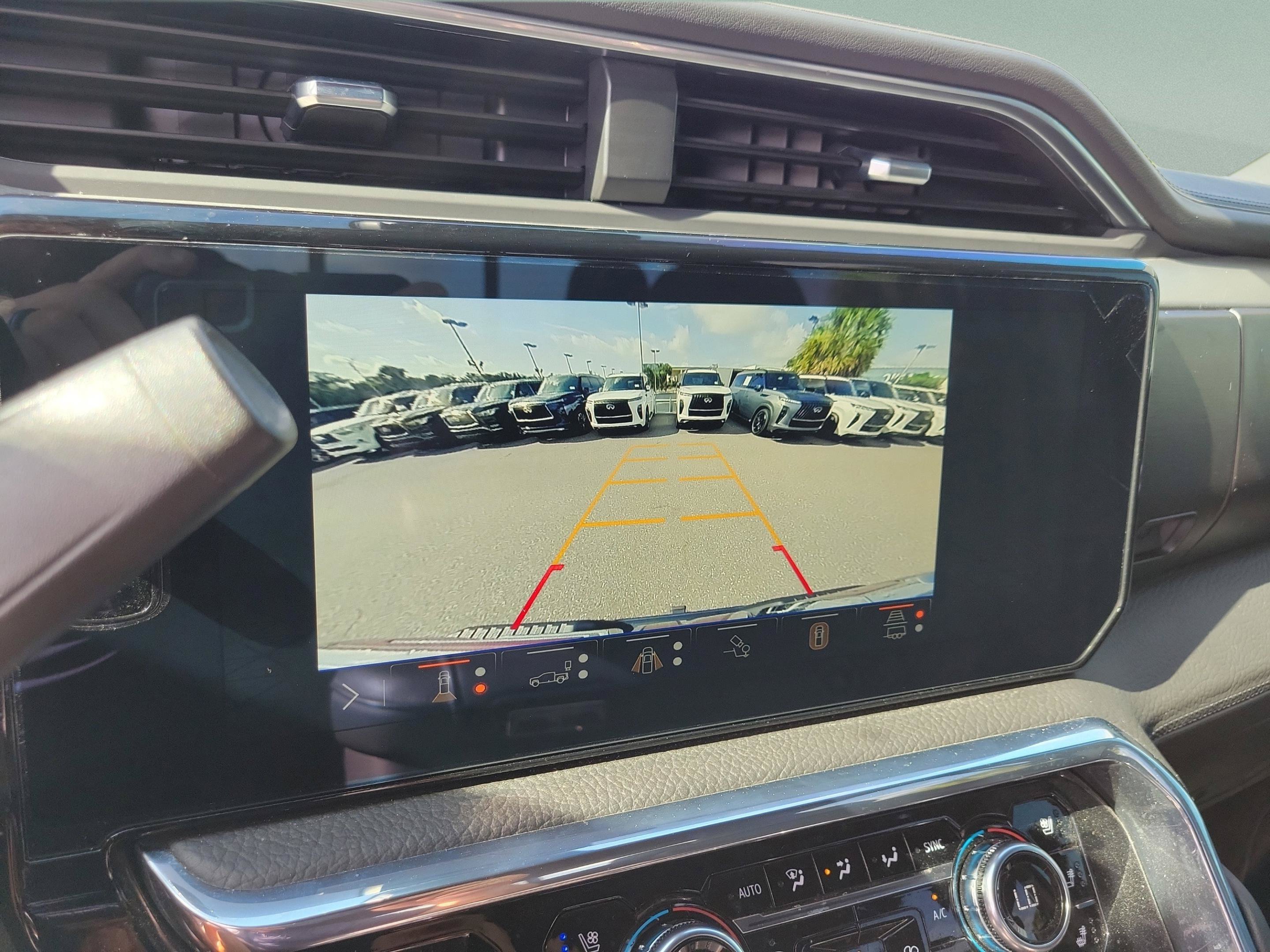 Used 2024 GMC Sierra 3500 Denali AWD/4WD image 15