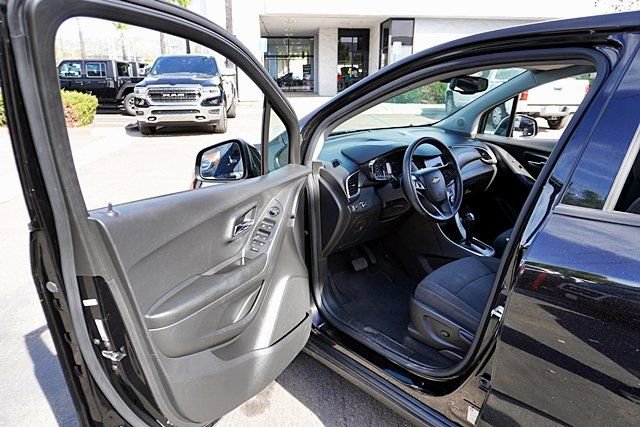 Used 2021 Chevrolet Trax LS w/ Tint and Cruise Package FWD image 35