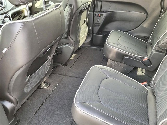 New 2026 Chrysler Pacifica Limited w/ S Appearance Package image 13