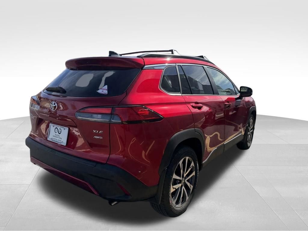 Used 2025 Toyota Corolla Cross XLE image 7