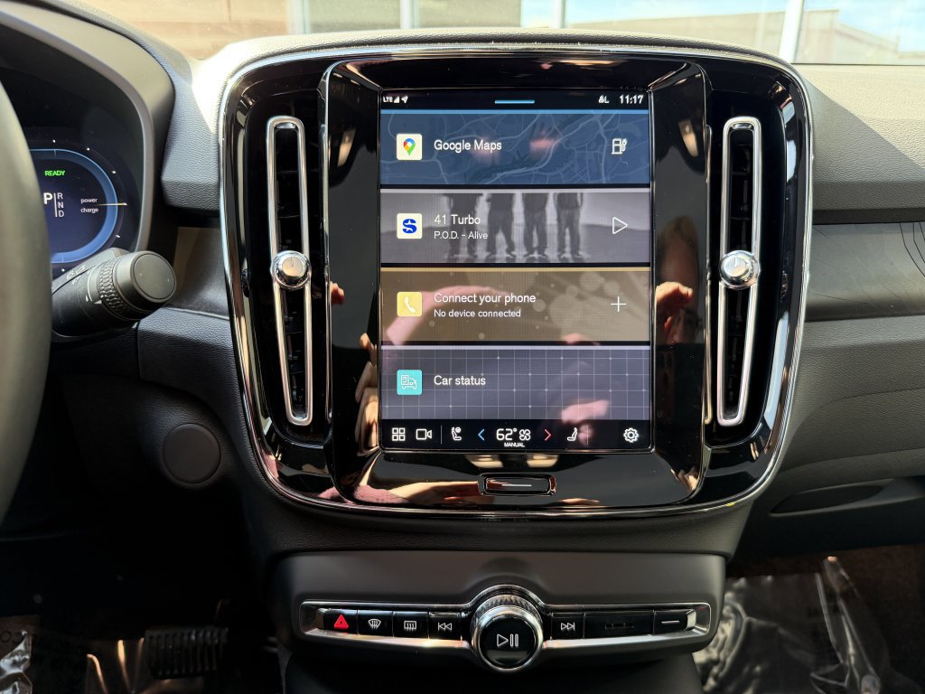 Used 2024 Volvo C40 P8 Recharge Ultimate w/ Protection Package Premier image 18